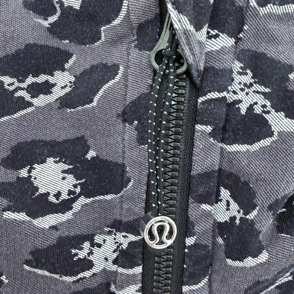 Womens Lululemon Scuba Hoodie size 8